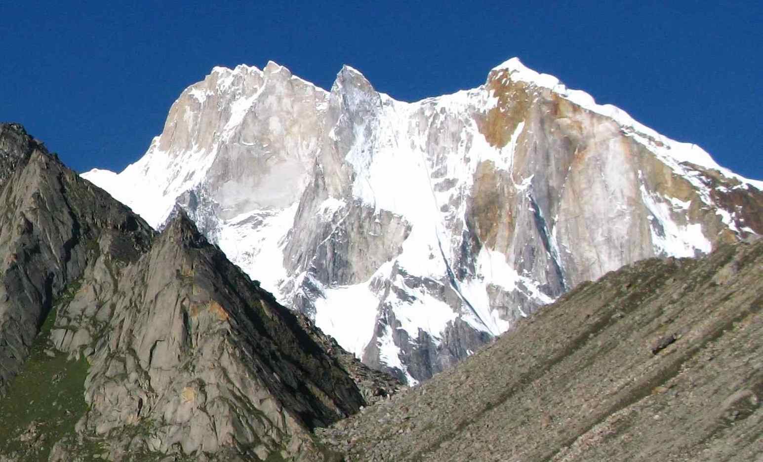 Meru's three peaks from left to right: Southern, Central, and Northern. The Shark's Fin is just left of the wide snow slope in the centre. Credit: lluis Cabarrocas Ribas